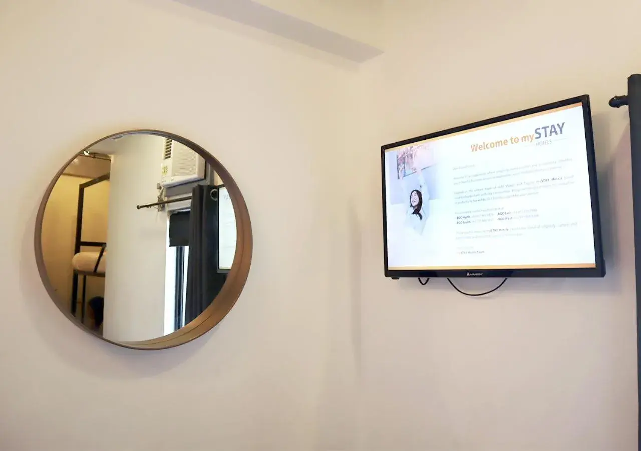 TV and multimedia in mySTAY Hotel BGC North